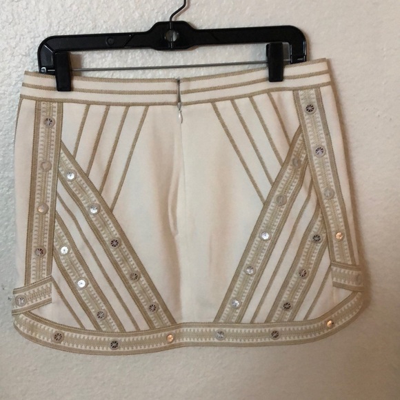 WHITE SKIRT WITH GOLD AND SLIVER DETAILING - Picture 2 of 2